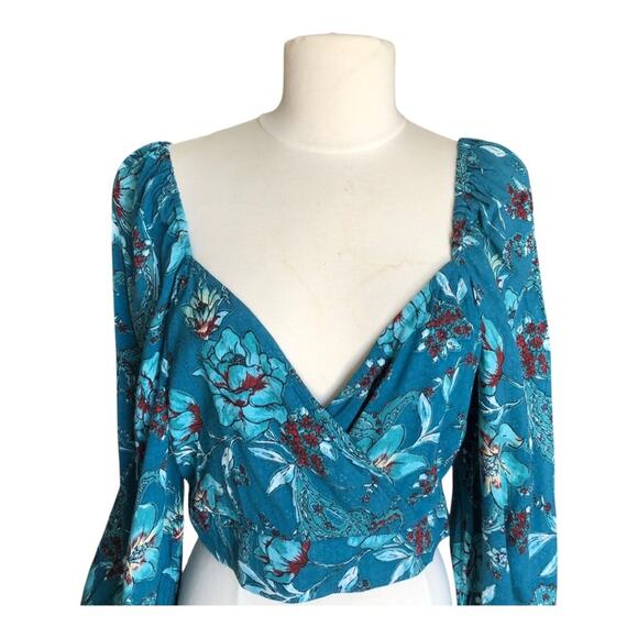 Band Of The Free NWT Sybille Flirty V Neck Wrap Front Teal Floral Crop Top Small - Picture 5 of 16